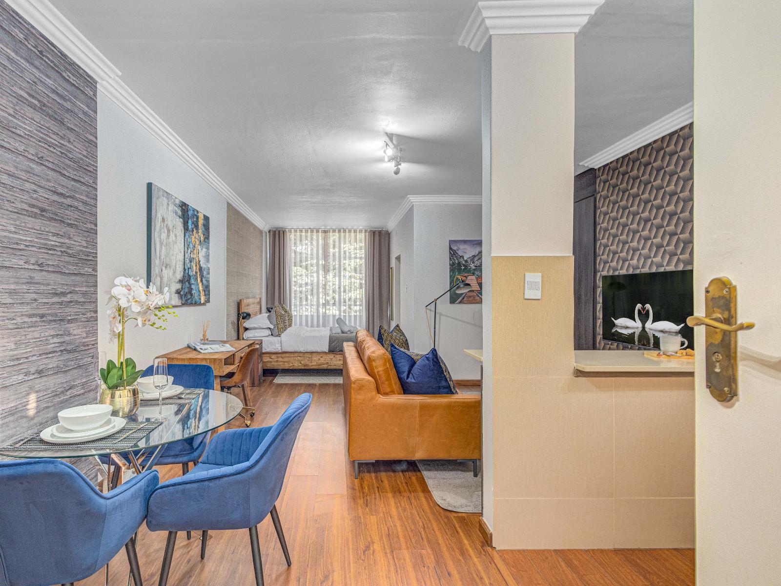 Room 1 — Photo of the whole room