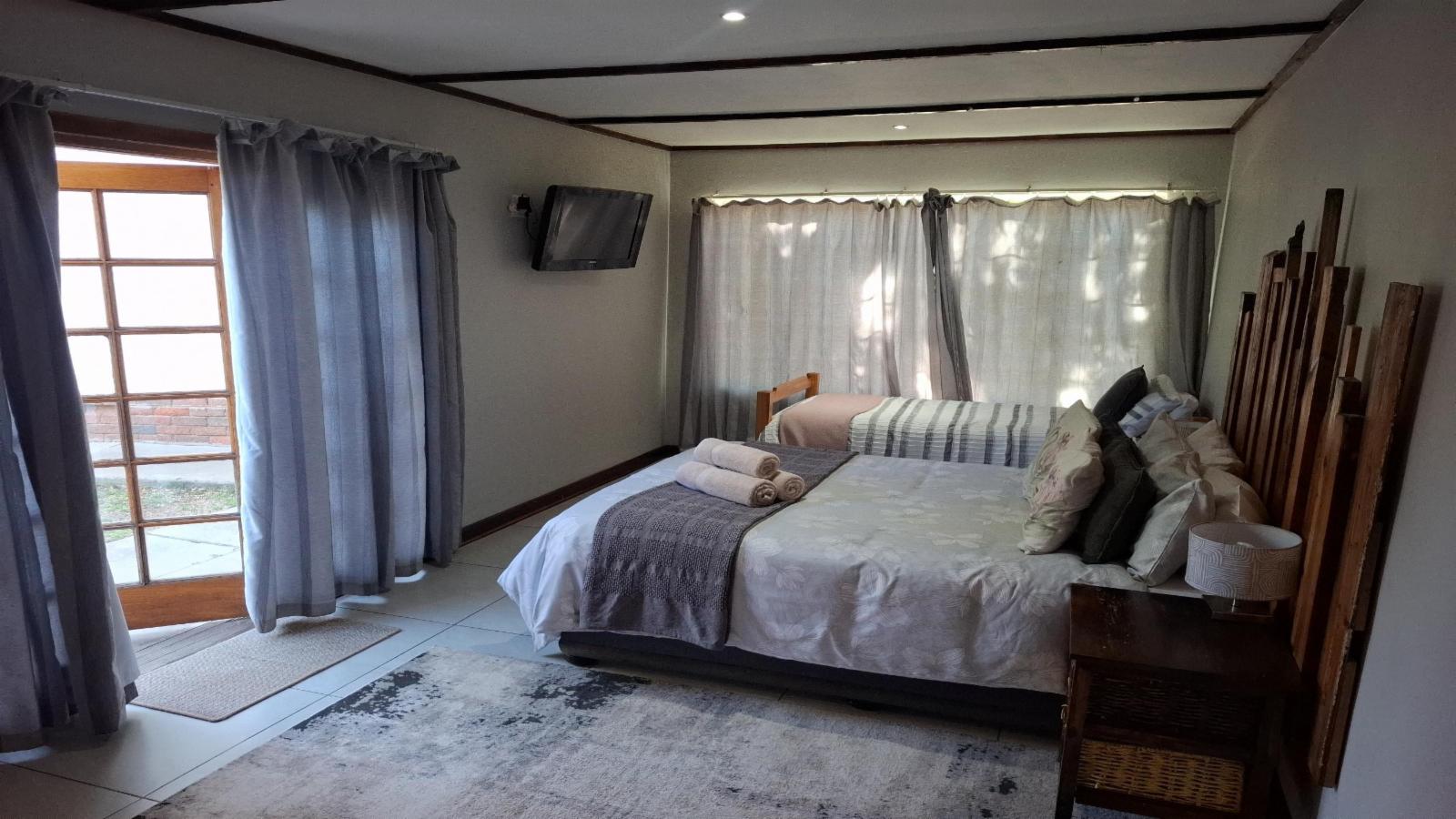 Room 1 — Photo of the whole room