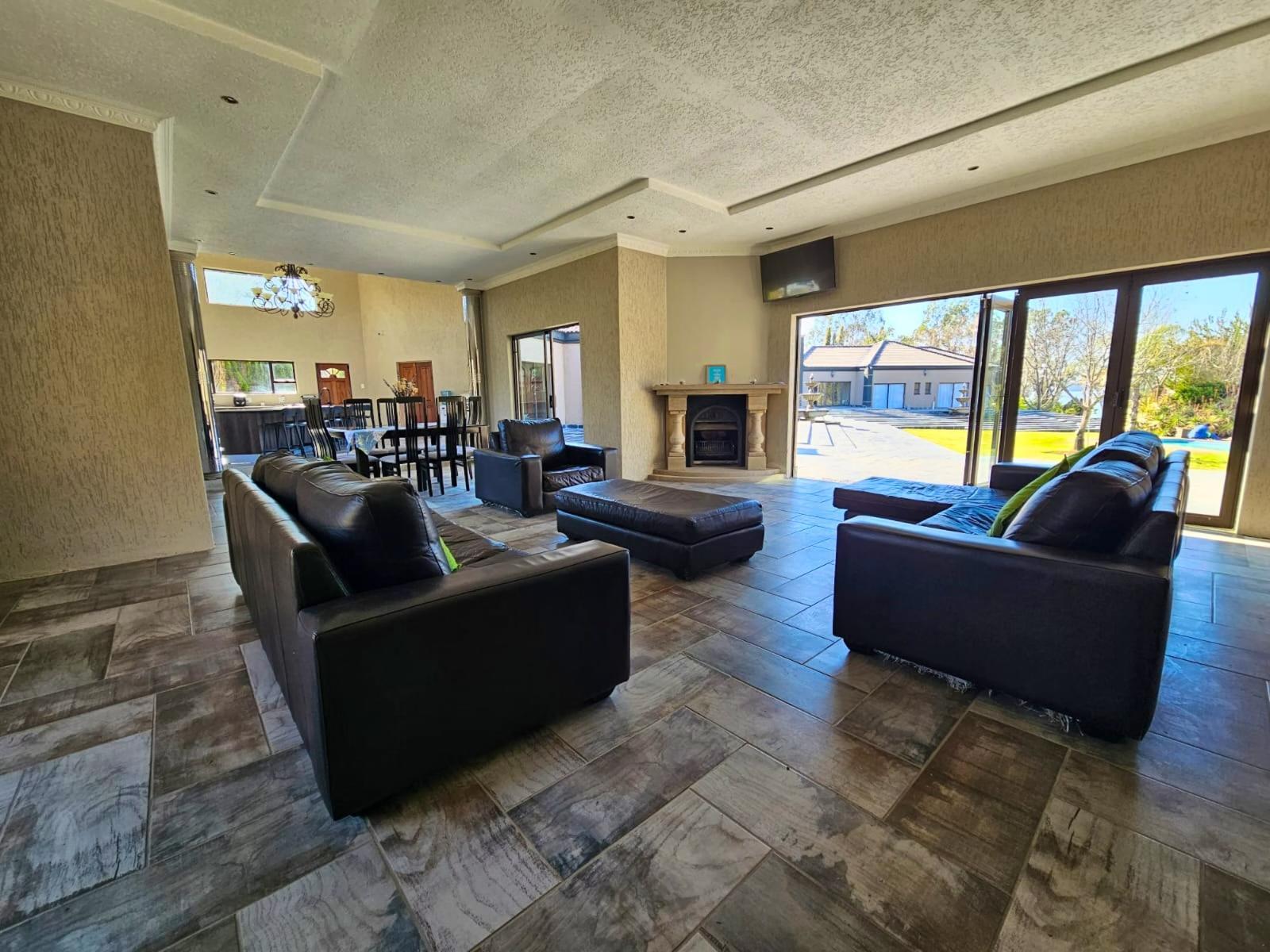Communal lounge/ TV room