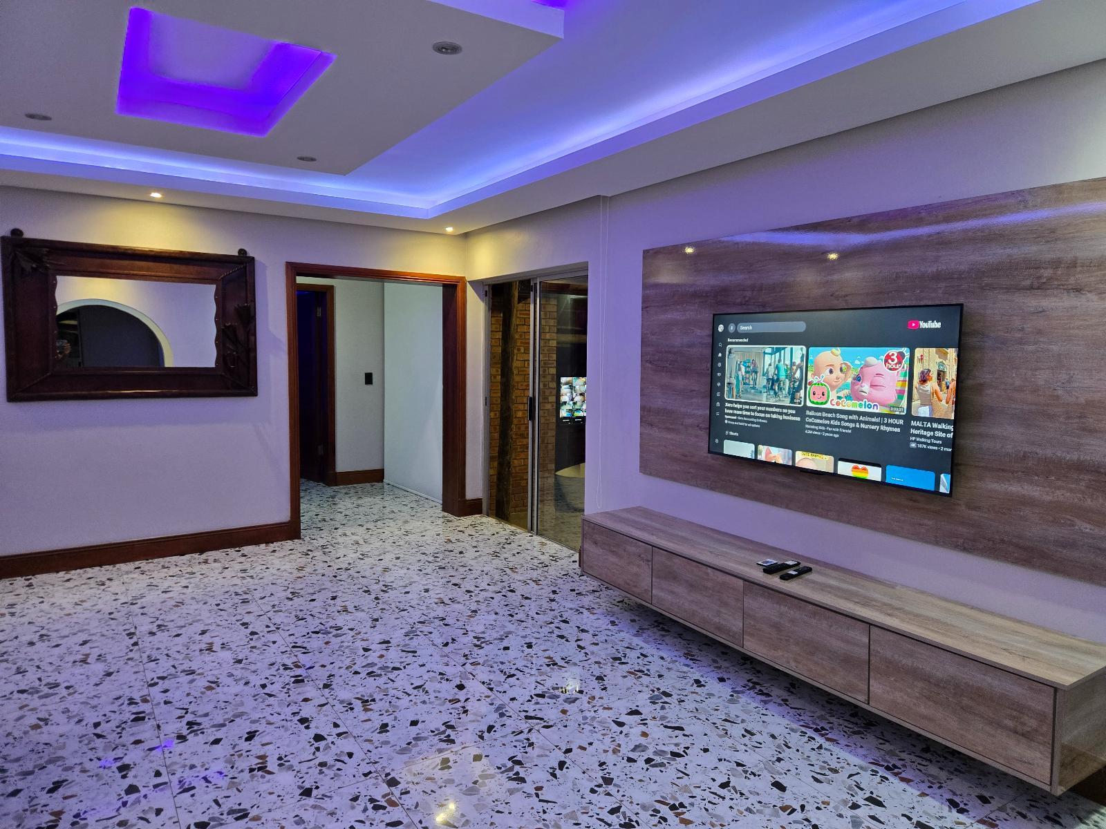 Communal lounge/ TV room