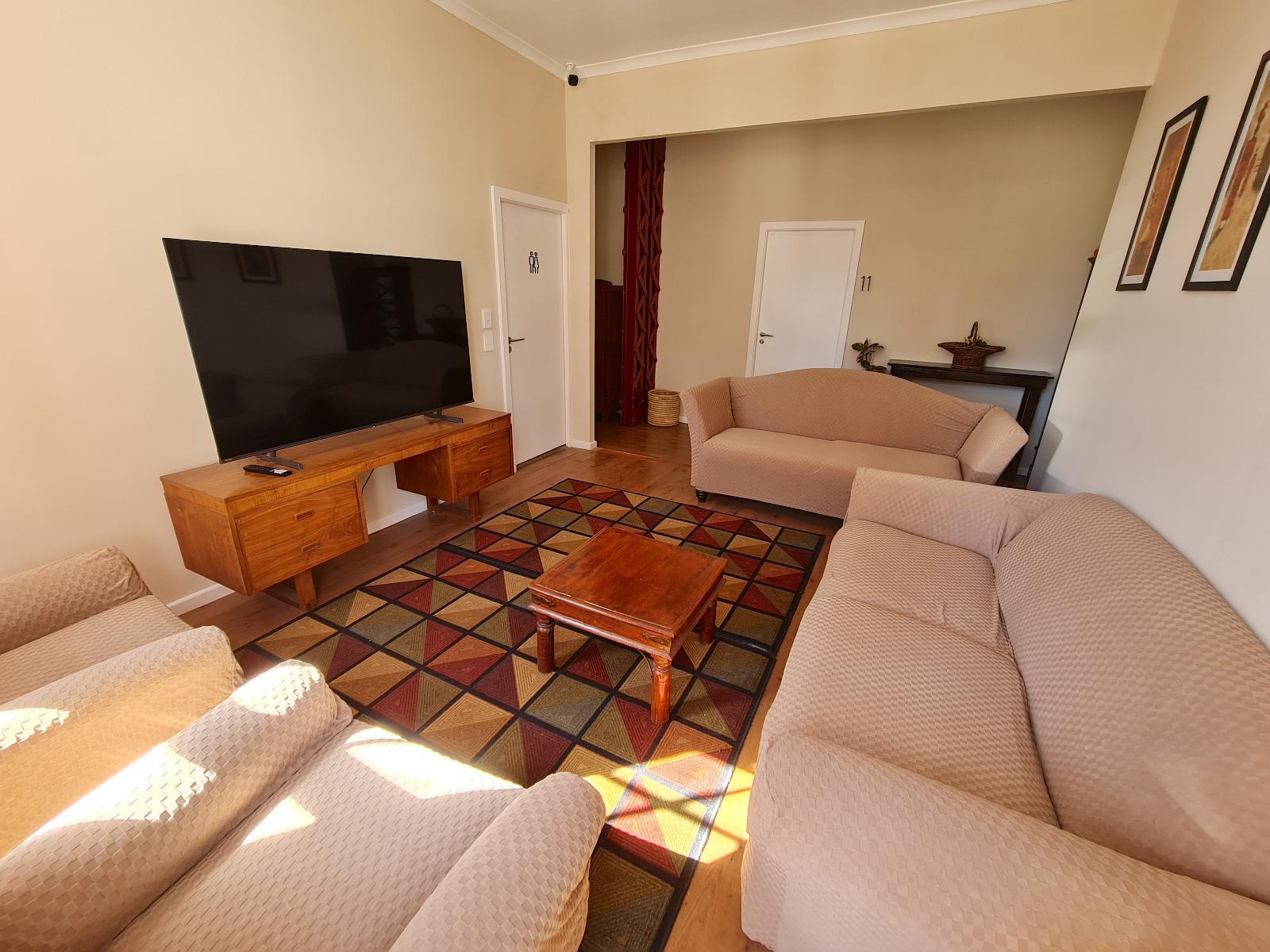 Communal lounge/ TV room
