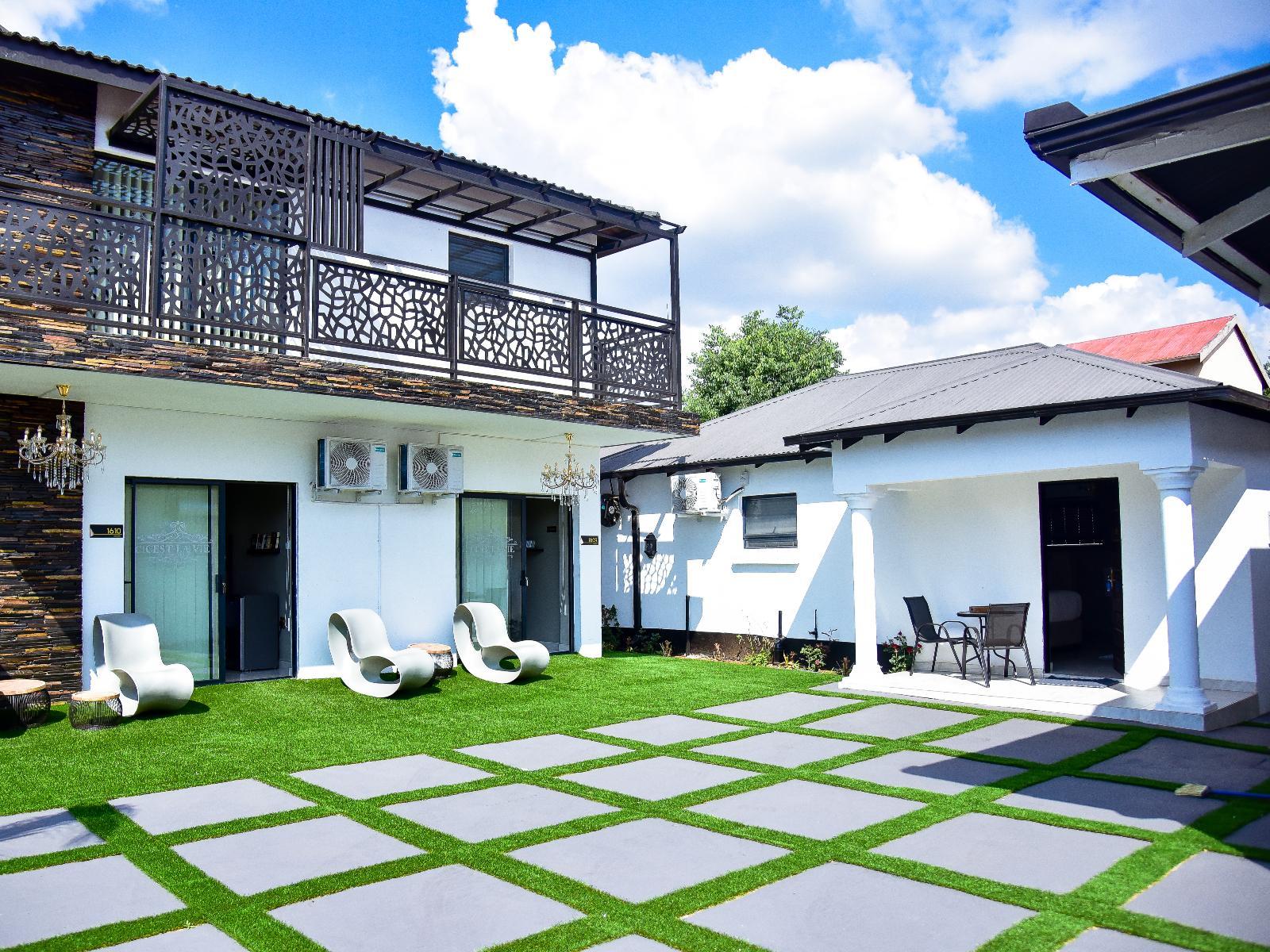 C'est La Vie Guest House