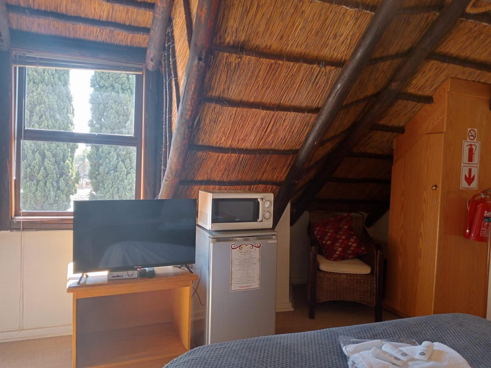 Room 1 — Photo of the whole room