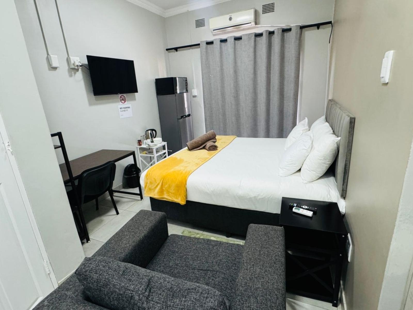 Room 2 — Photo of the whole room