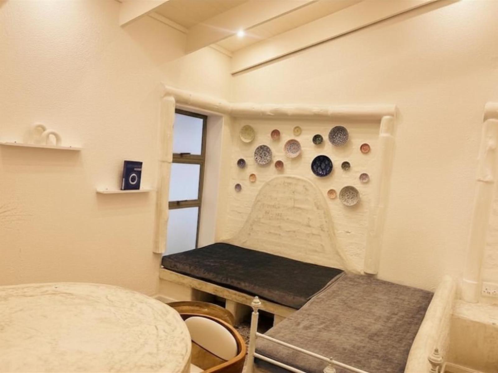 Room 1 — Decorative detail