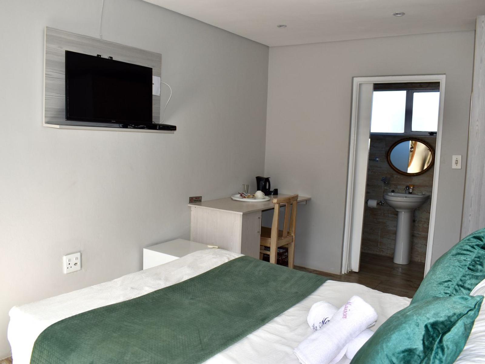 Room 1 — Photo of the whole room