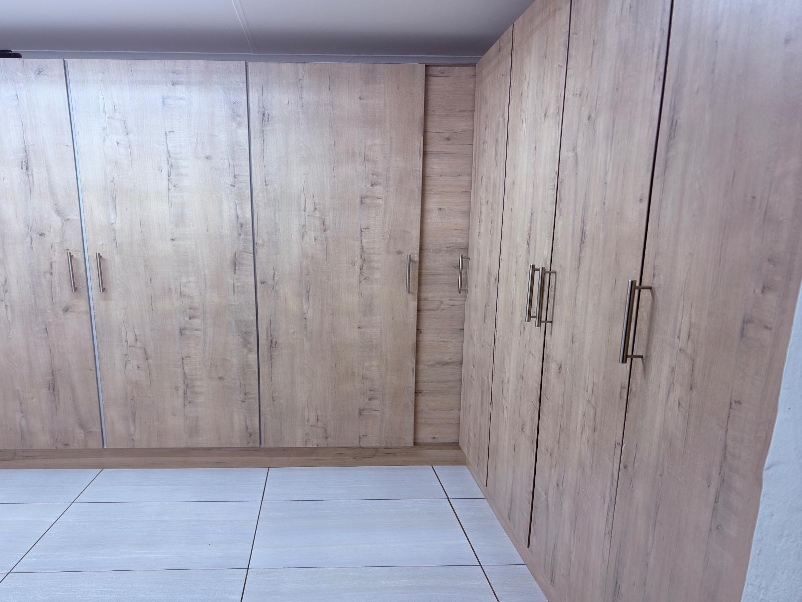Room 1 — Photo of the whole room