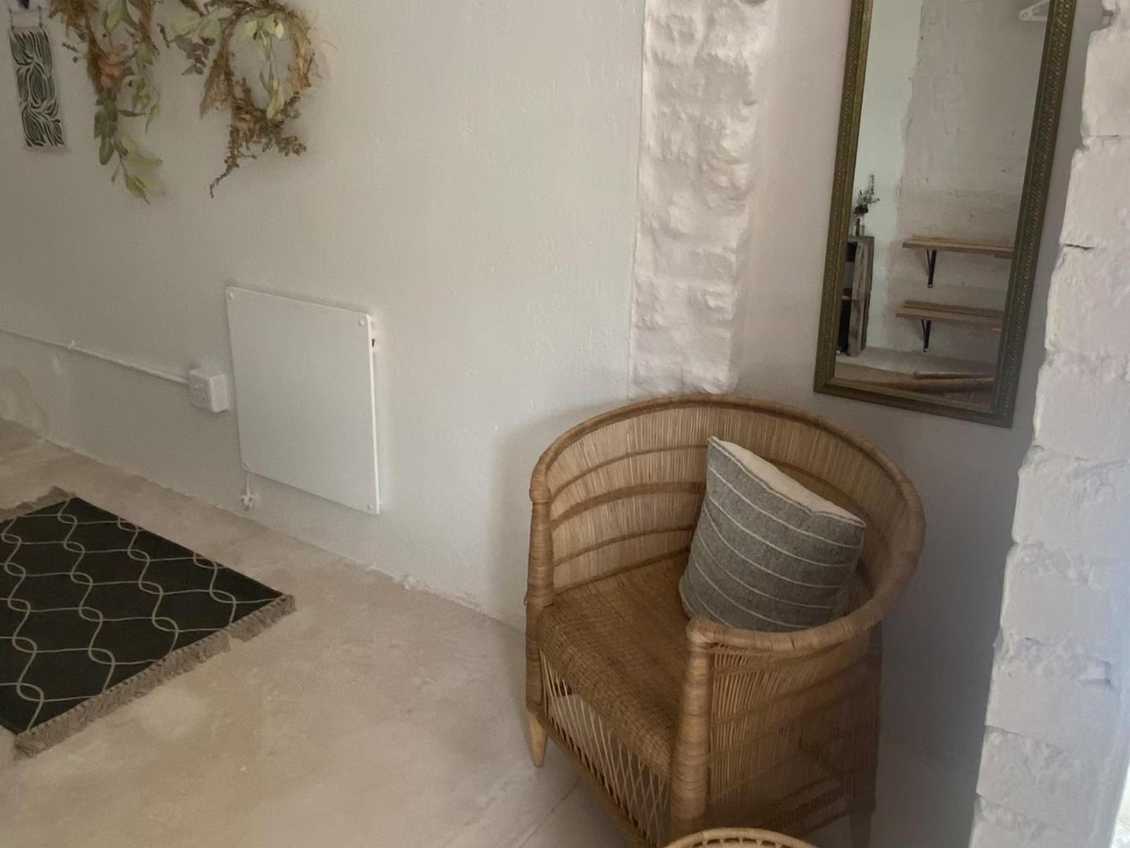 Room 5 — Seating area