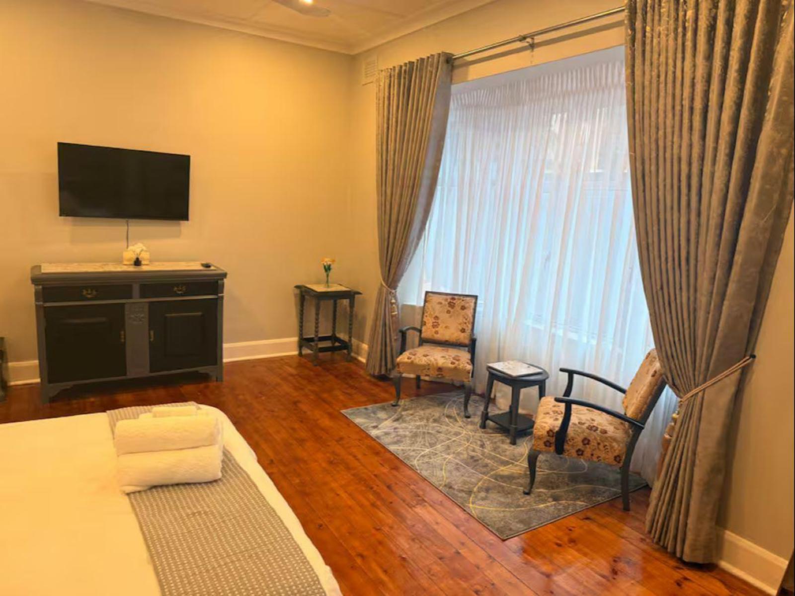Room 1 — Photo of the whole room