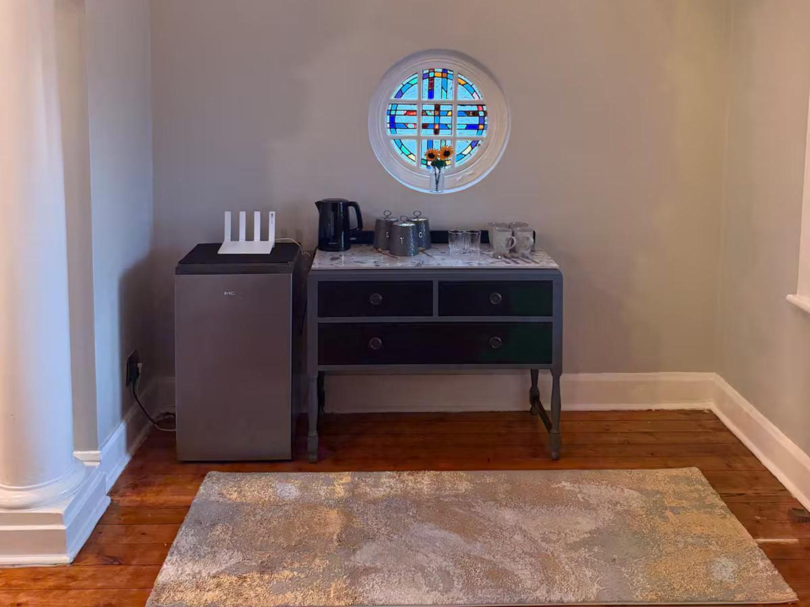 Room 1 — Kitchenette