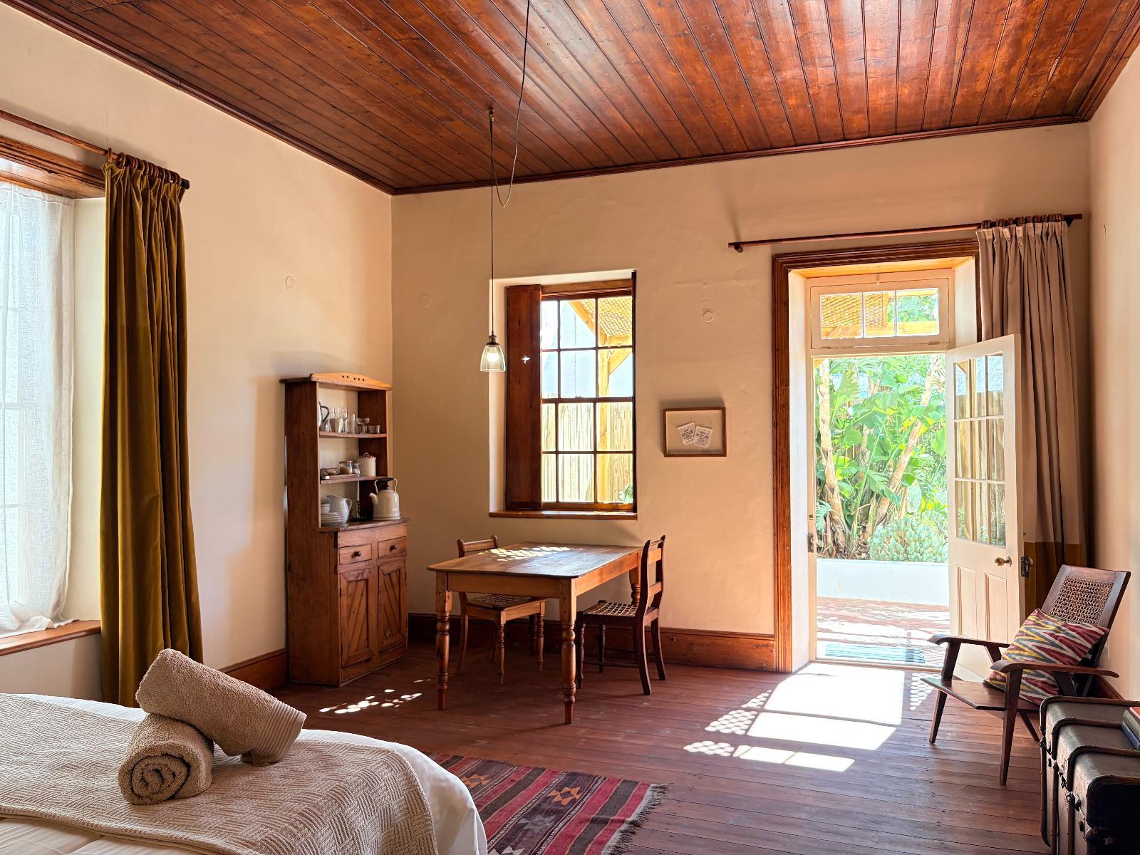 Room 2 — Photo of the whole room