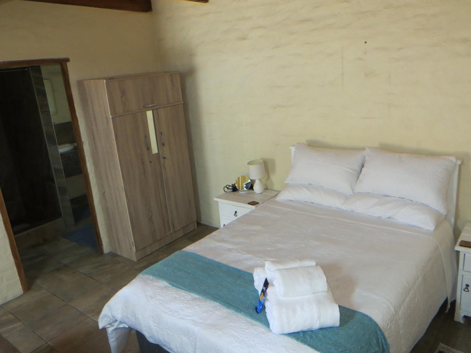 Room 2 — Photo of the whole room