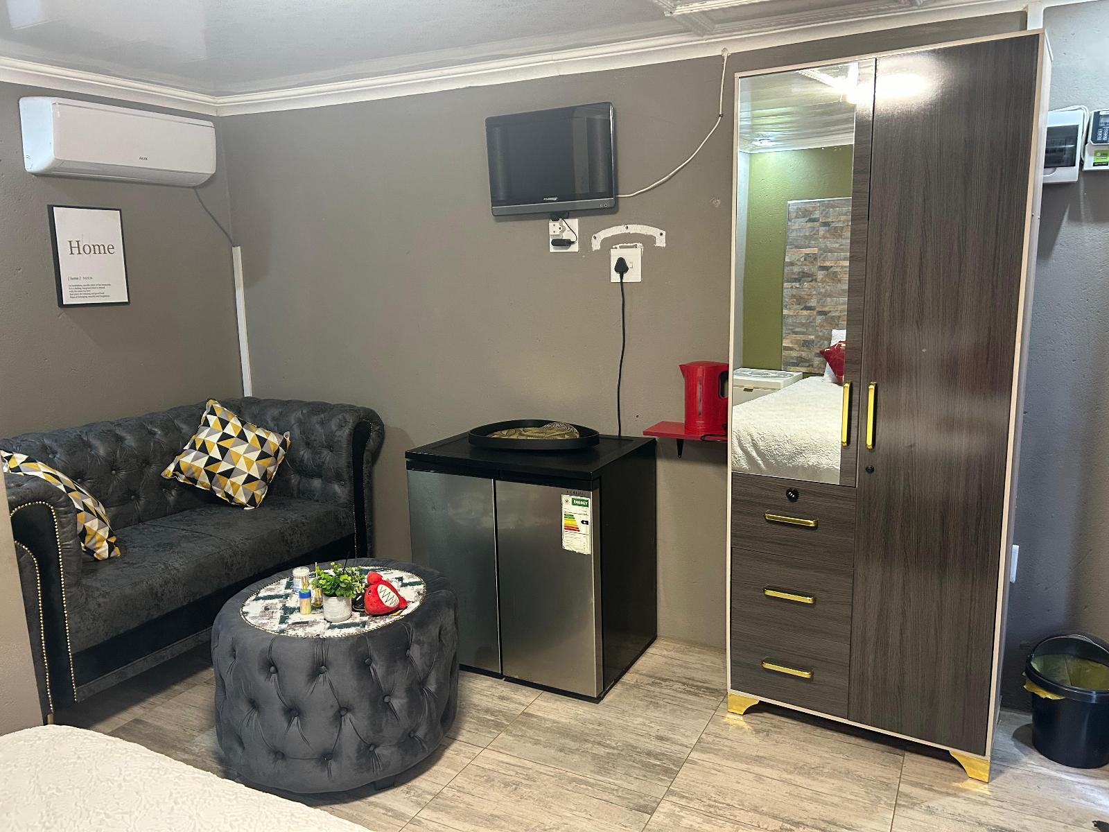 Room 1 — Photo of the whole room