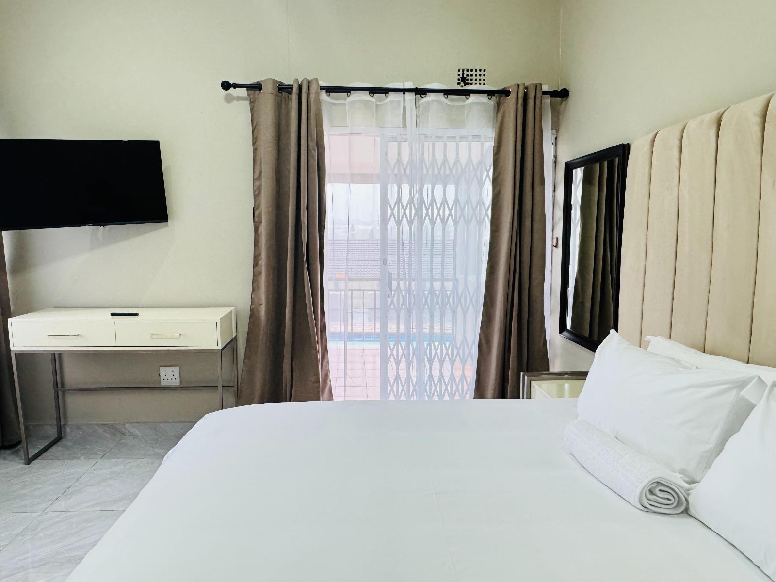 Room 1 — Photo of the whole room