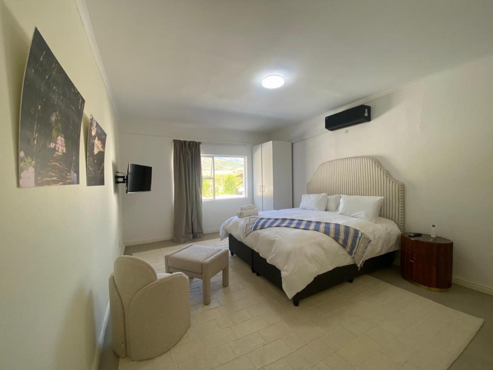 Room 1 — Photo of the whole room