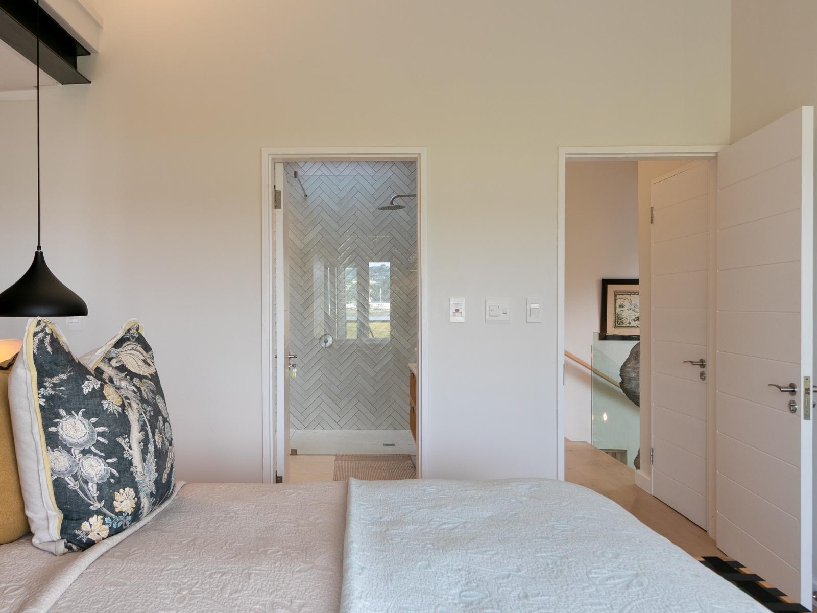 Room 2 — Photo of the whole room