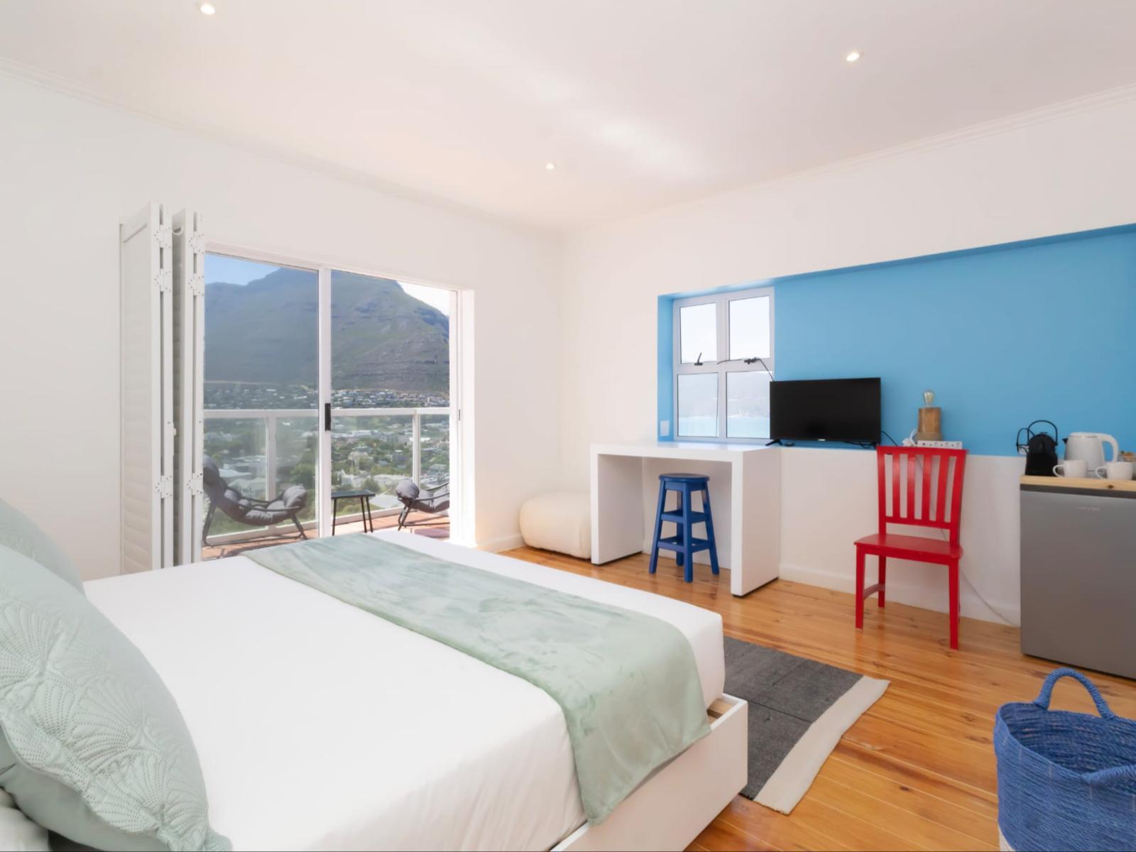 Room 2 — Photo of the whole room