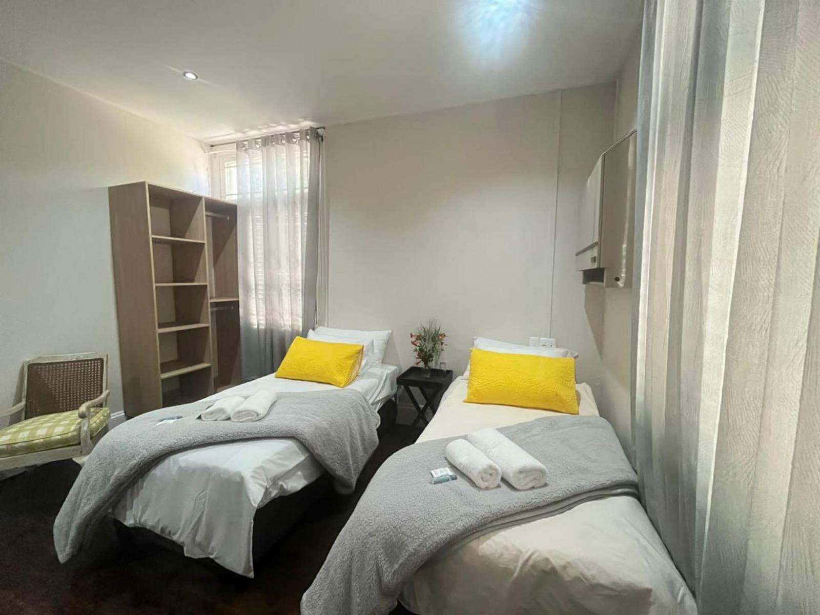 Room 2 — Photo of the whole room
