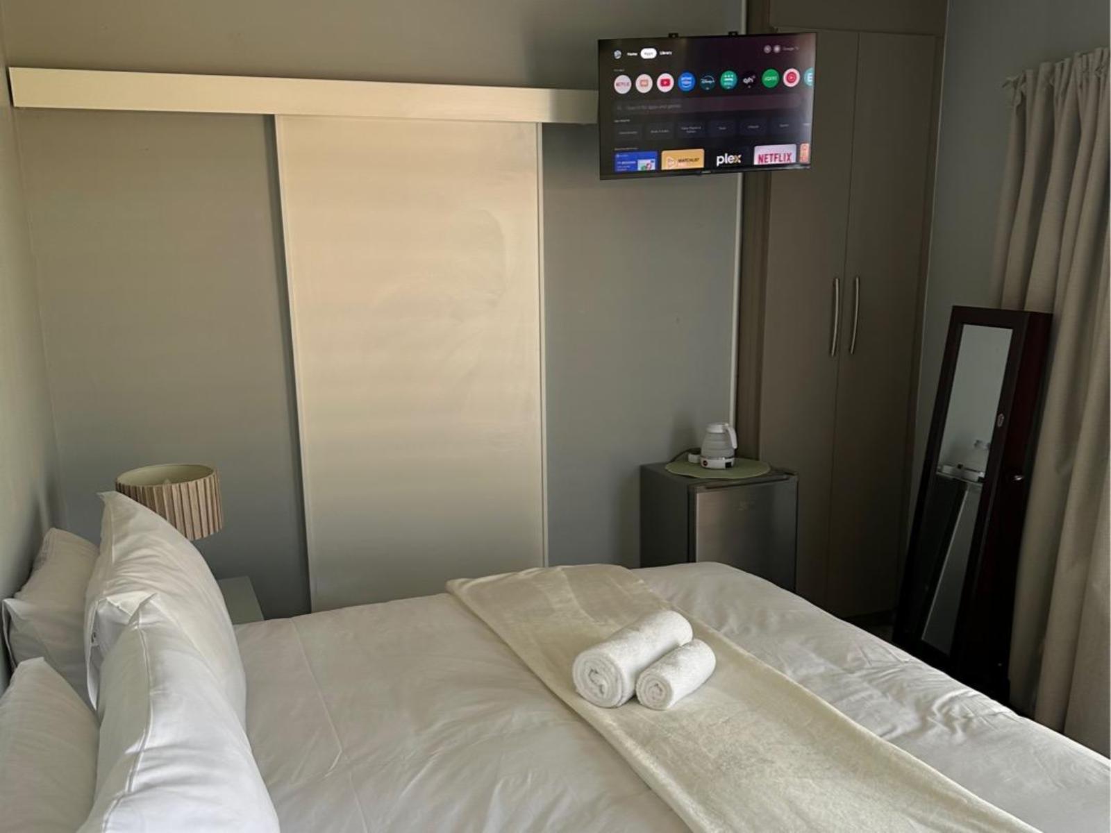Room 2 — Photo of the whole room