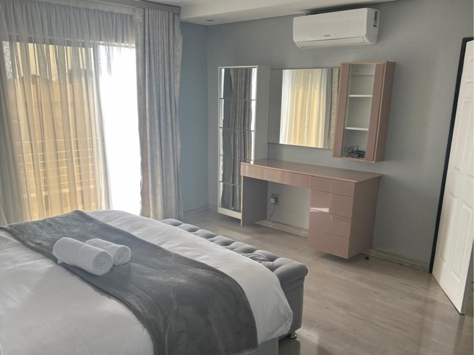 Room 1 — Photo of the whole room