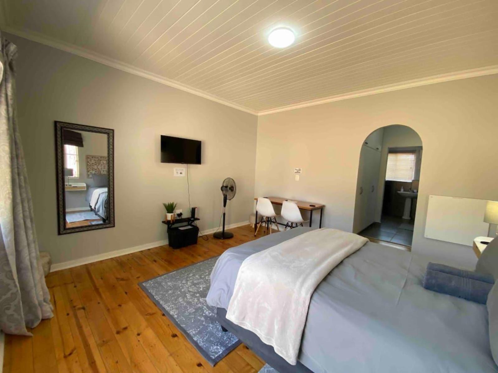Room 1 — Photo of the whole room