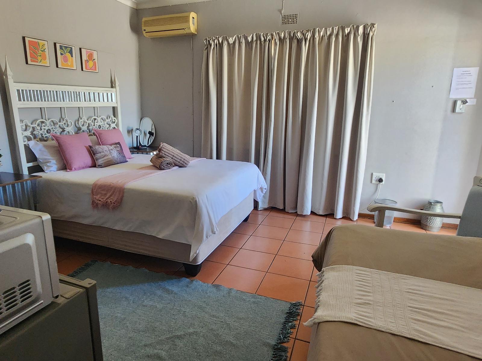 Room 1 — Photo of the whole room