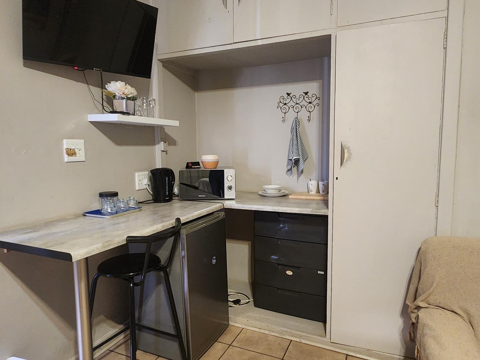 Room 2 — Photo of the whole room
