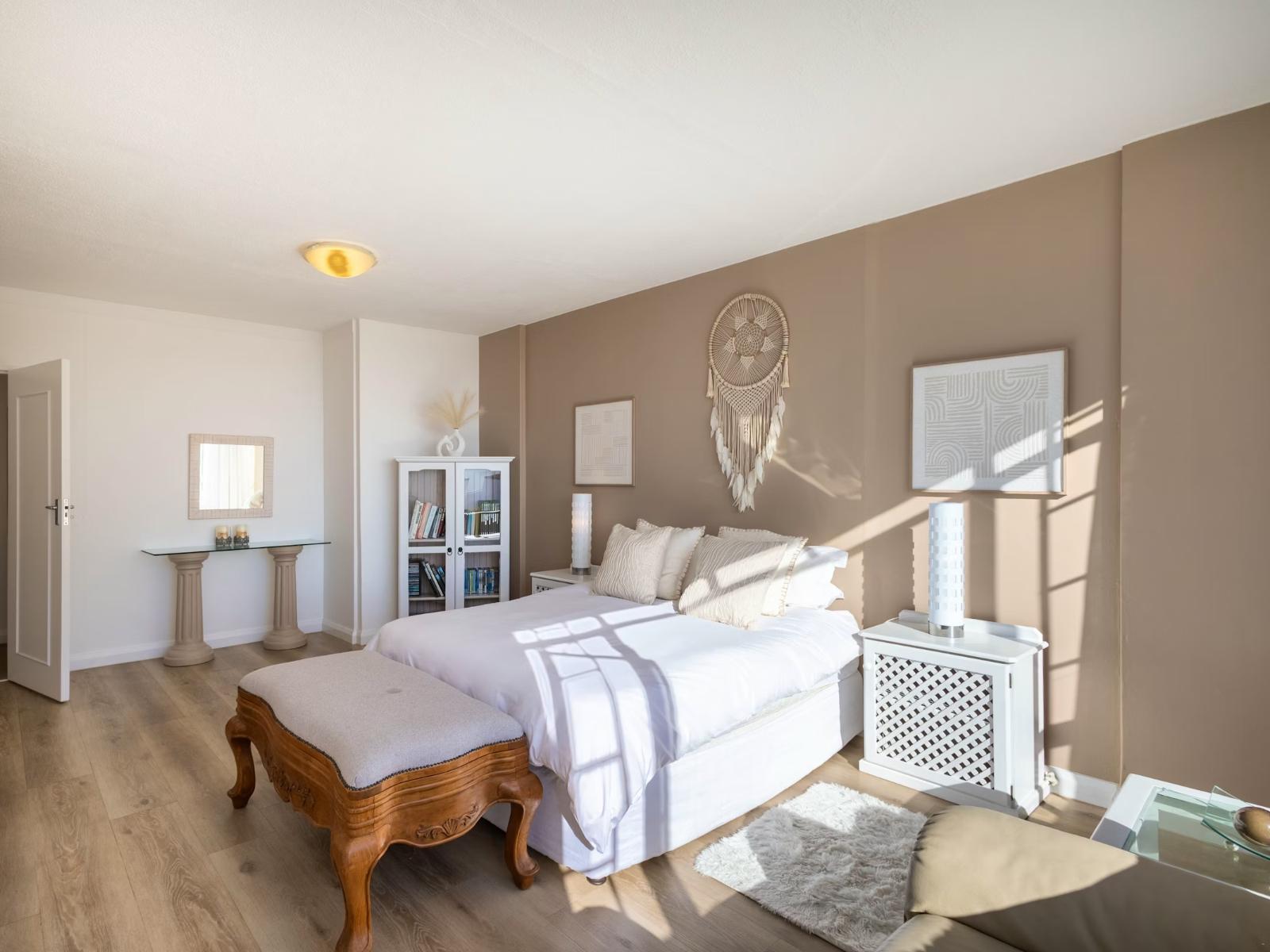 Room 1 — Photo of the whole room