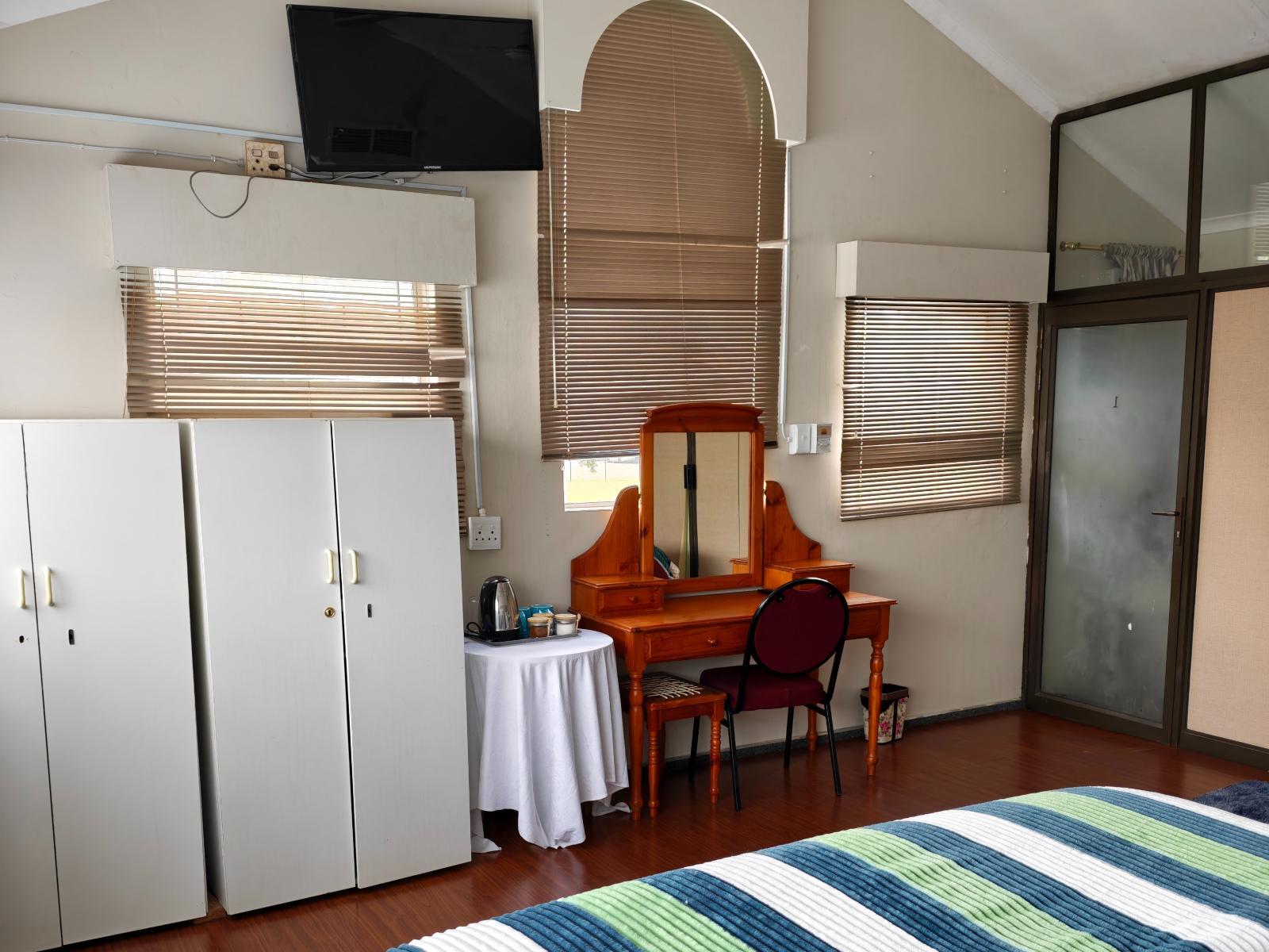 Room 1 — Photo of the whole room