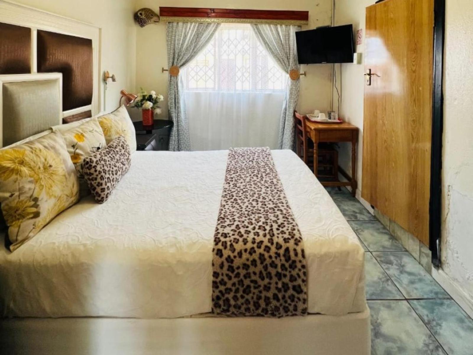 Room 1 — Photo of the whole room