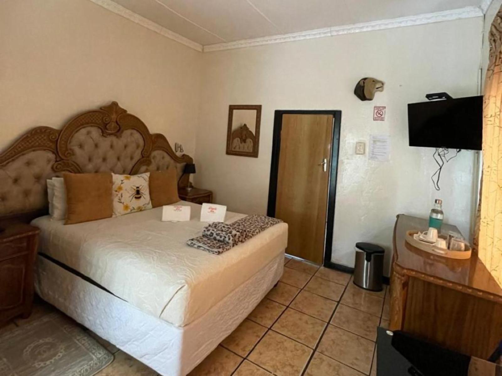 Room 1 — Photo of the whole room
