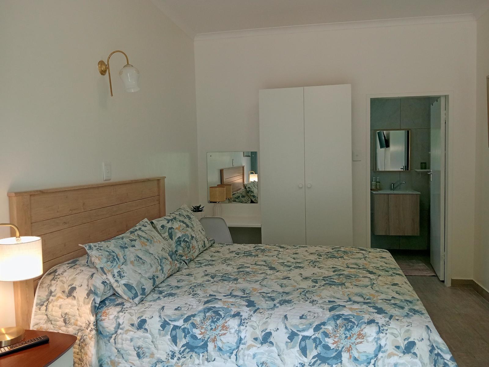 Room 2 — Photo of the whole room