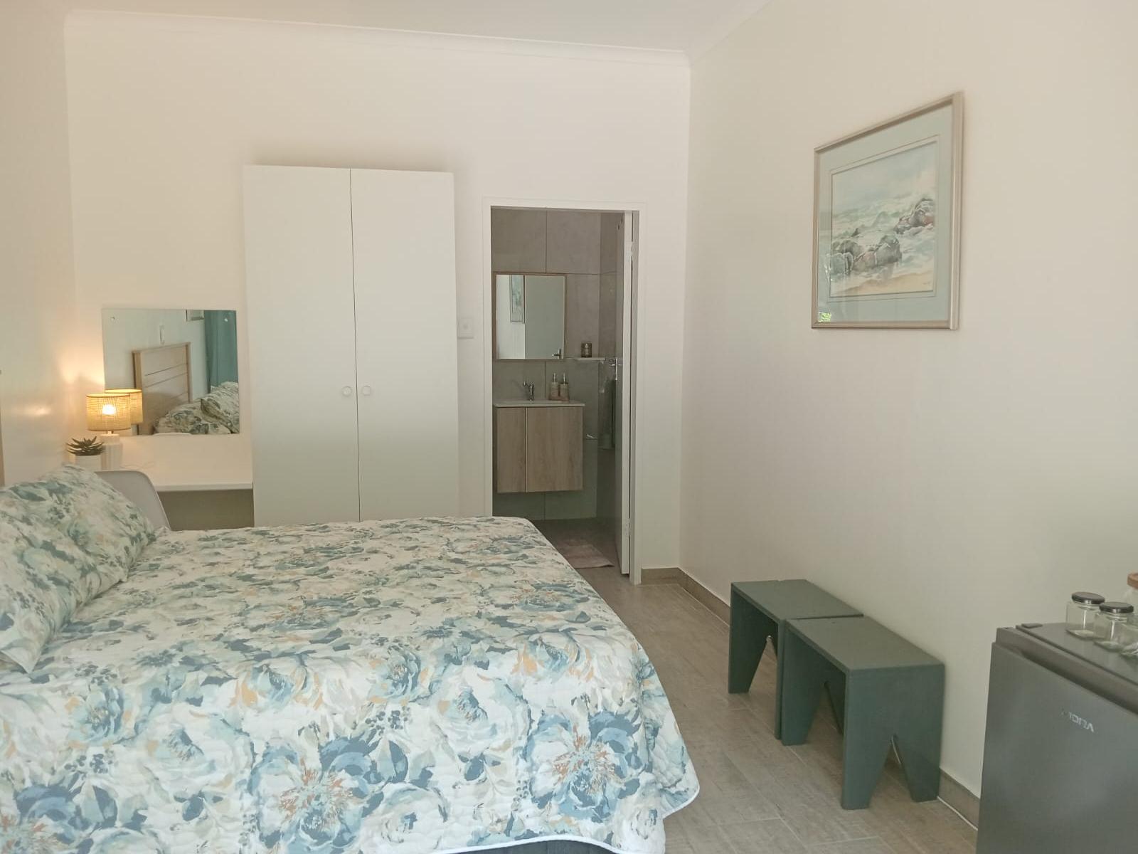 Room 2 — Photo of the whole room