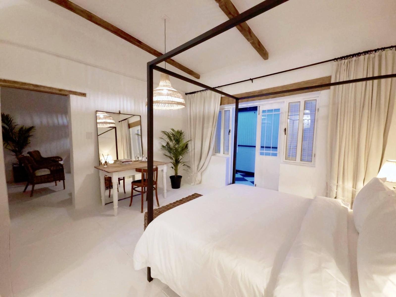 Room 1 — Bed
