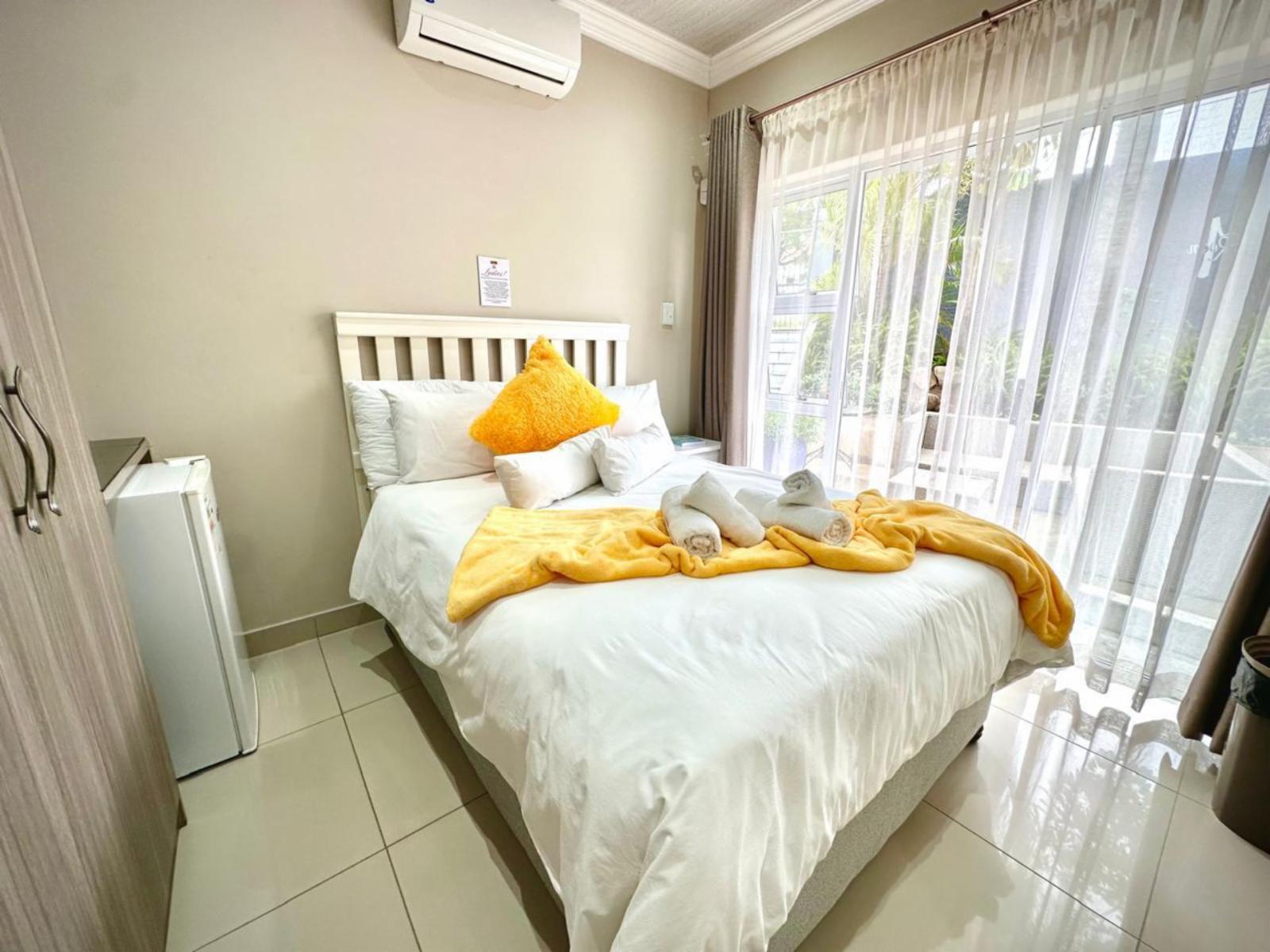 Room 1 — Photo of the whole room