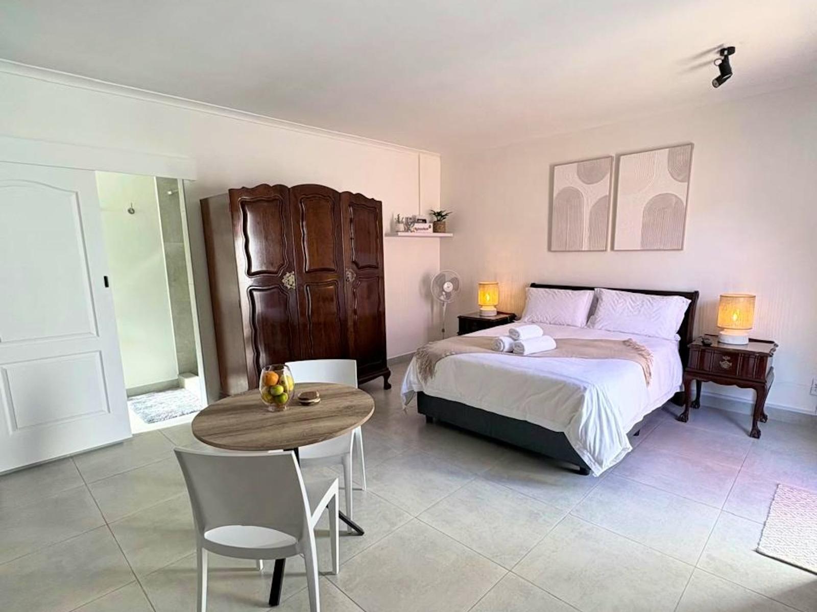 Room 1 — Photo of the whole room