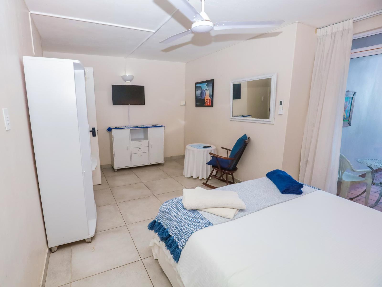 Room 1 — Photo of the whole room