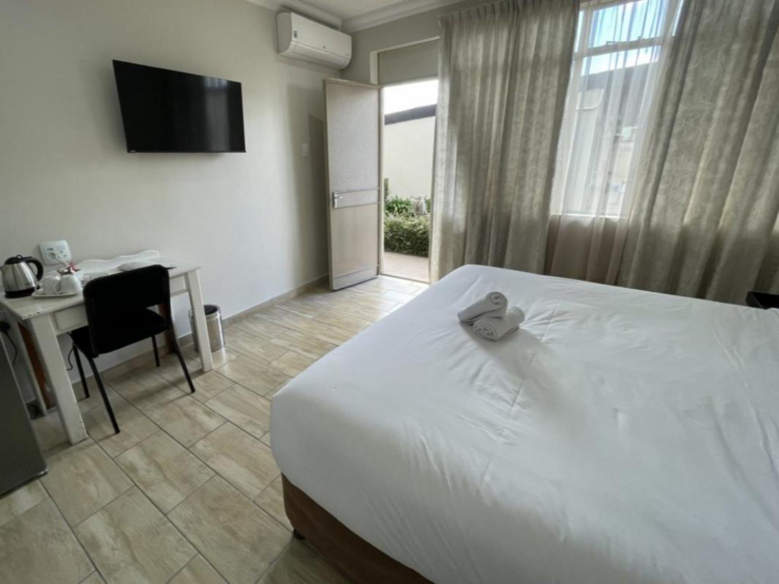 Room 2 — Photo of the whole room