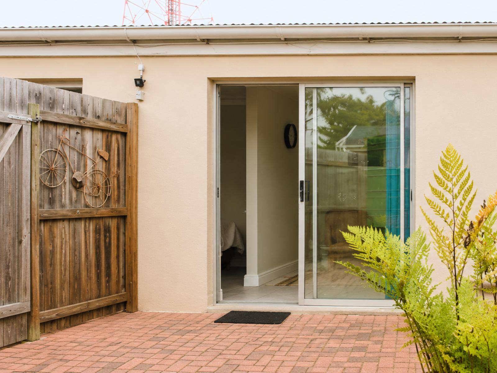 Room 1 — Facade or entrance