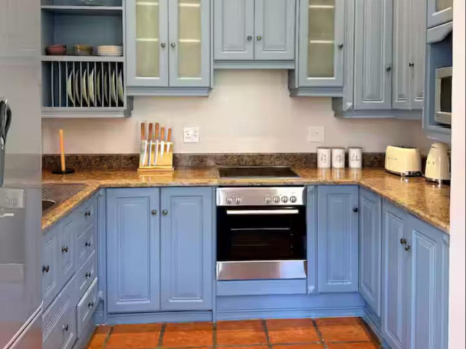 Room 1 — Kitchenette