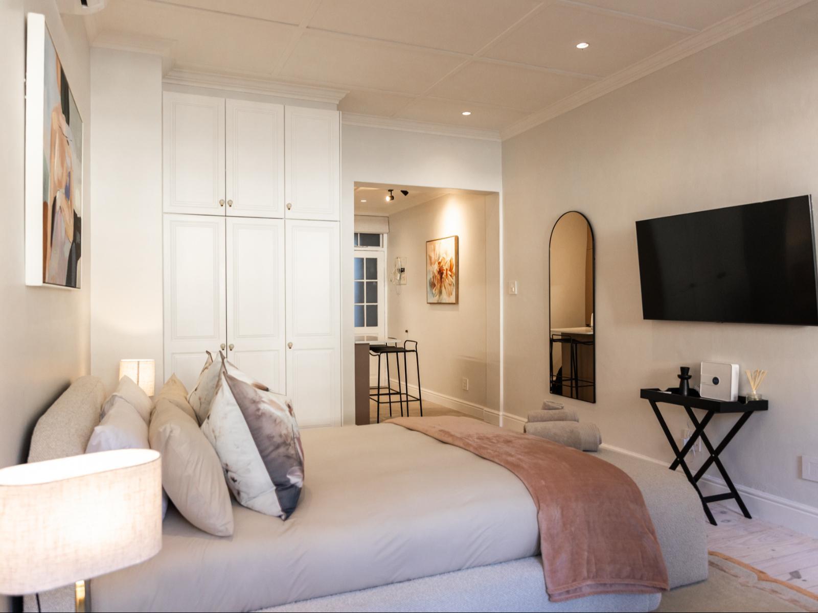 Room 1 — Photo of the whole room