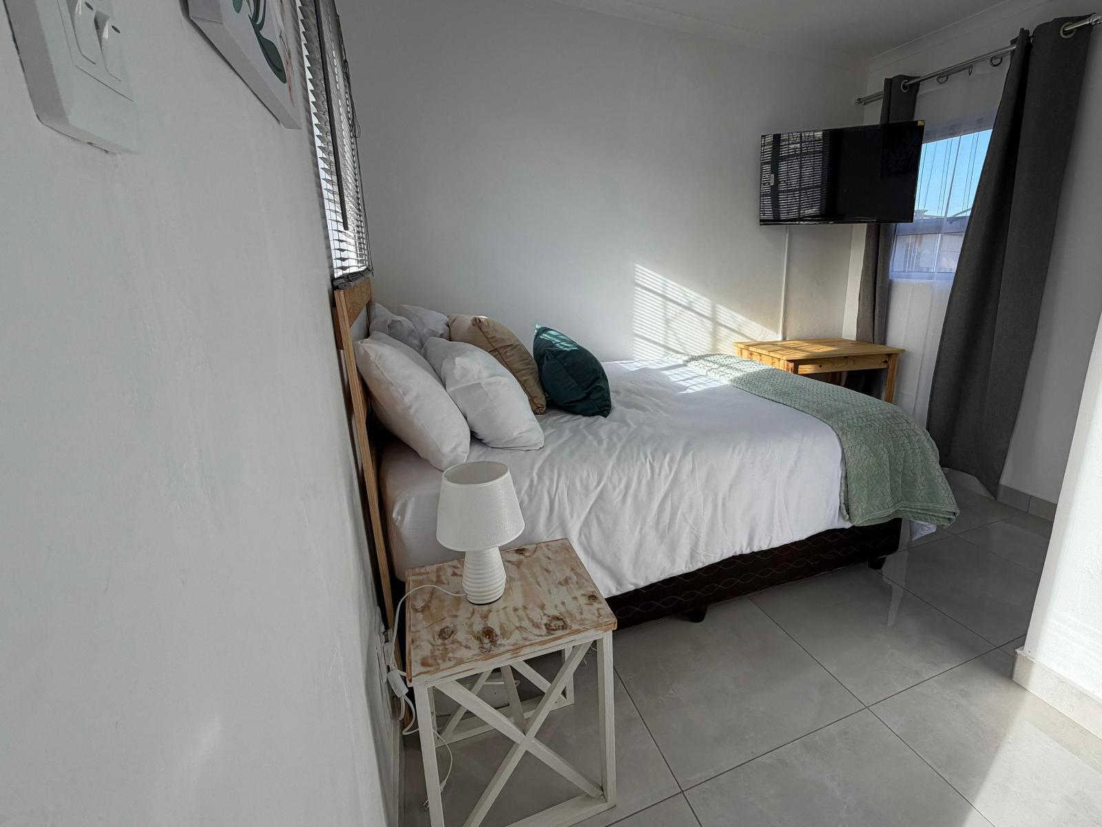 Room 2 — Photo of the whole room