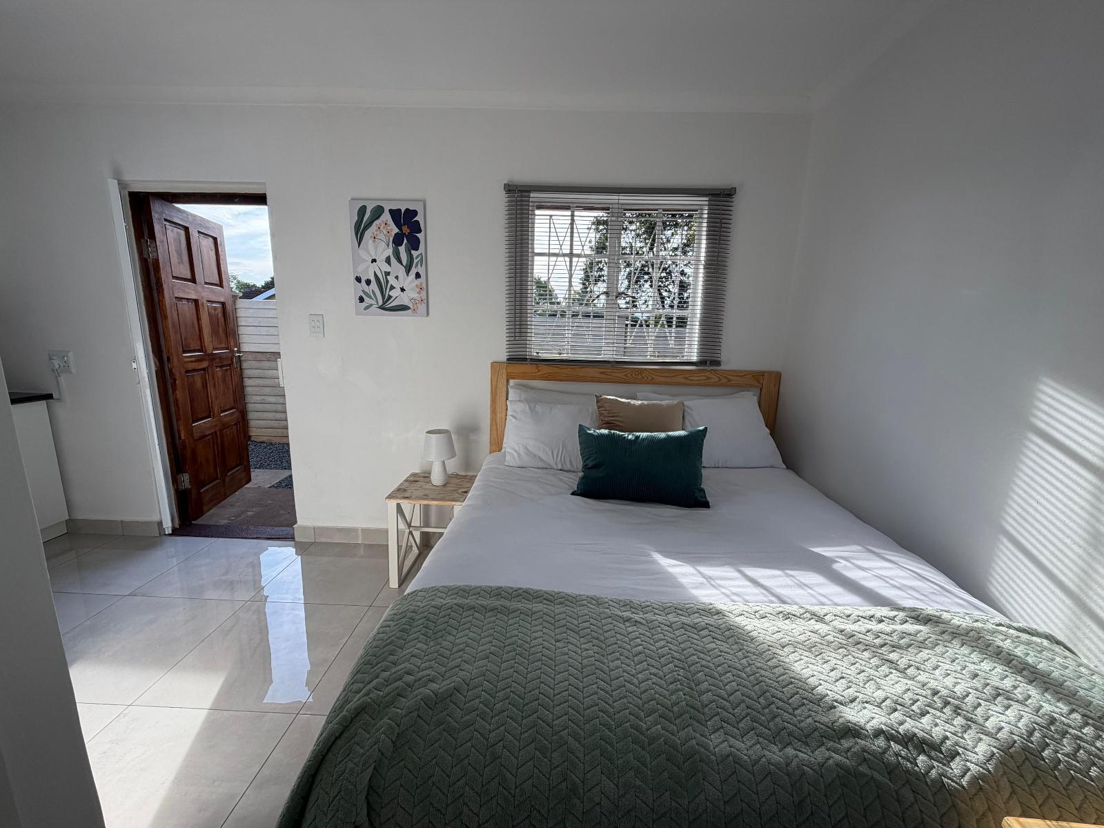 Room 2 — Photo of the whole room