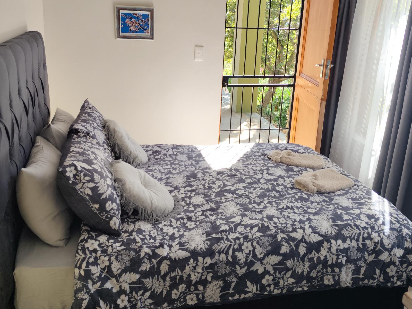 Room 2 — Photo of the whole room