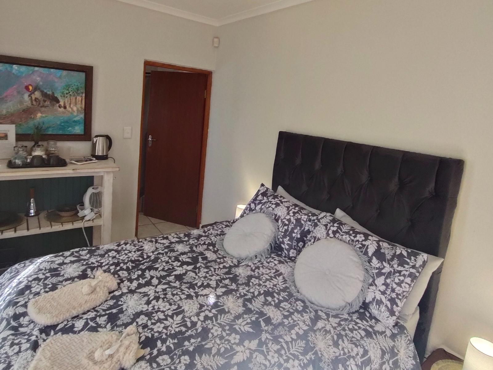 Room 2 — Photo of the whole room