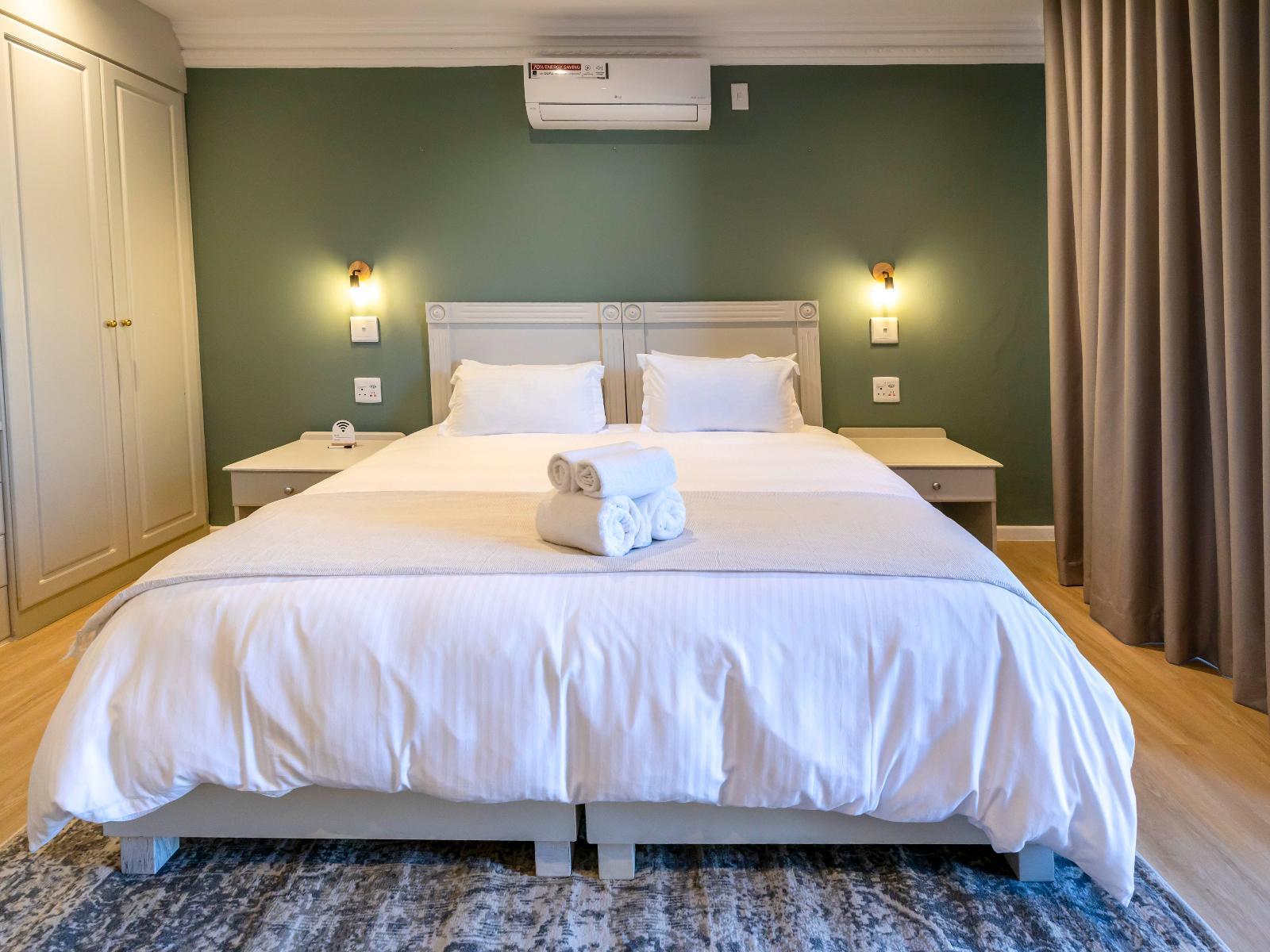 Room 1 — Photo of the whole room