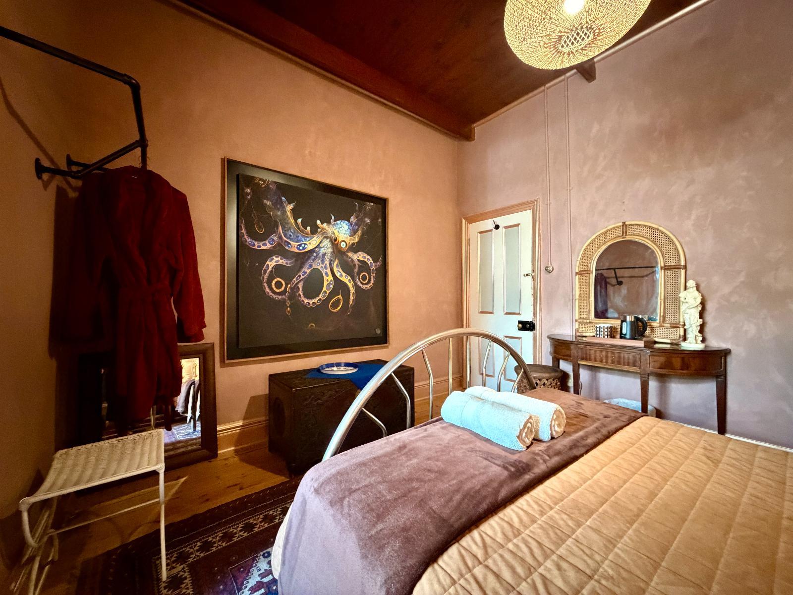 Room 1 — Photo of the whole room