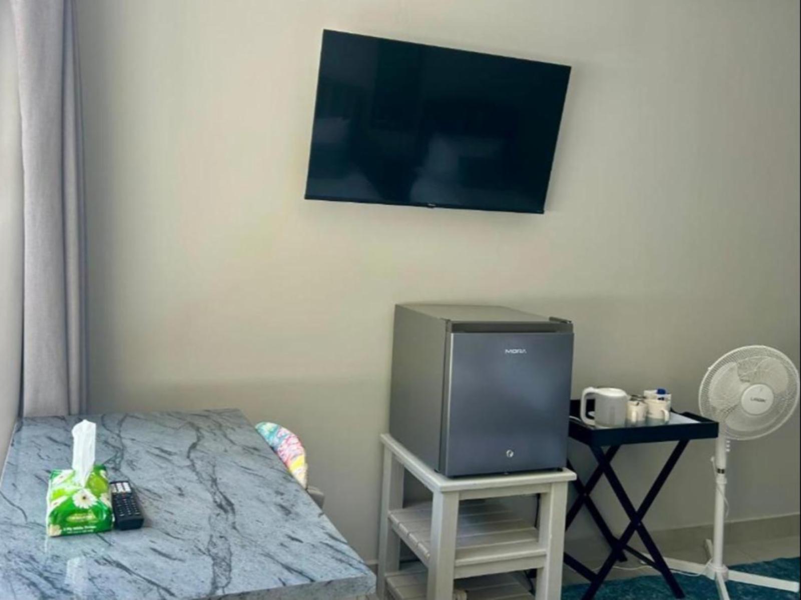 Room 2 — Photo of the whole room