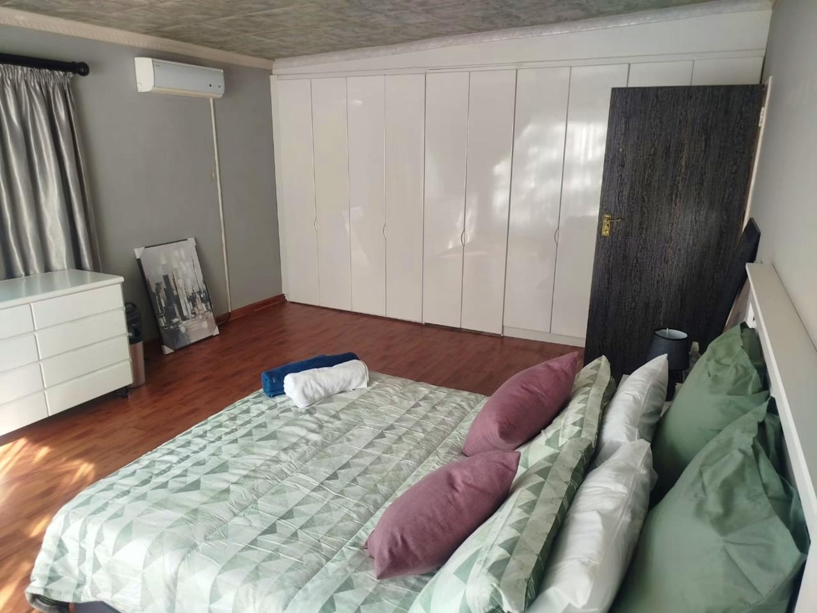 Room 1 — Photo of the whole room