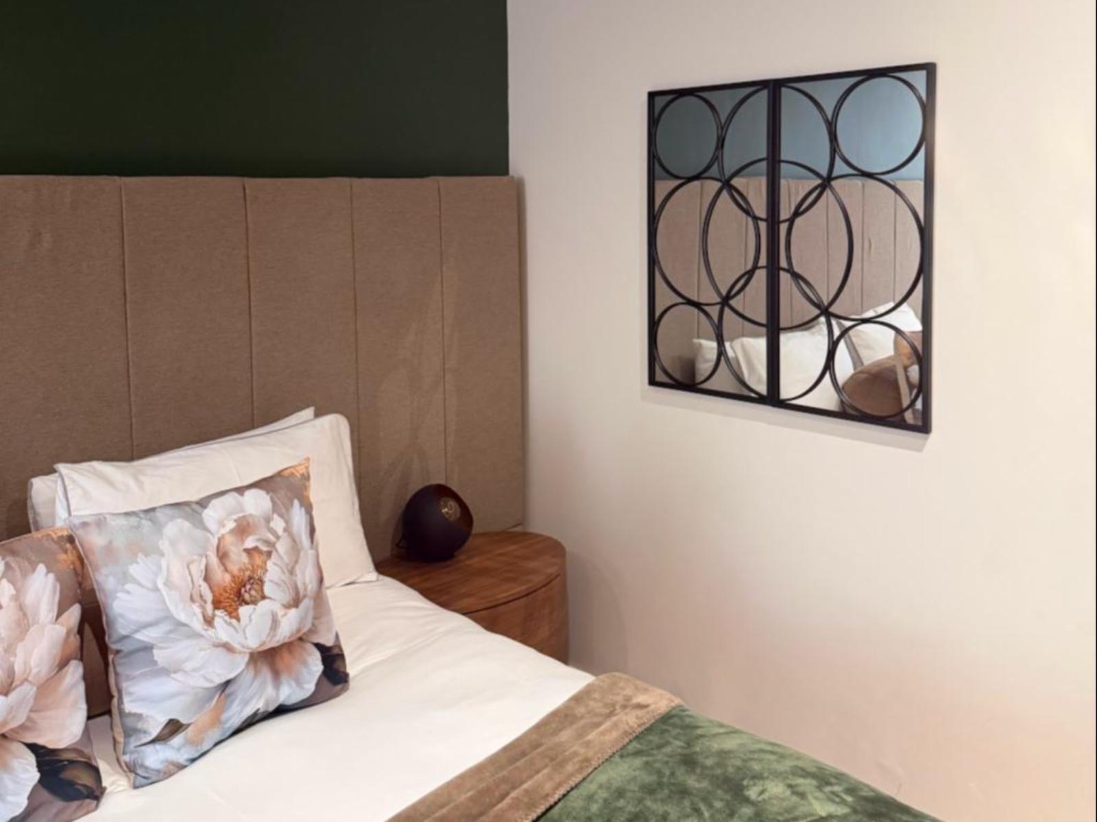 Room 1 — Decorative detail